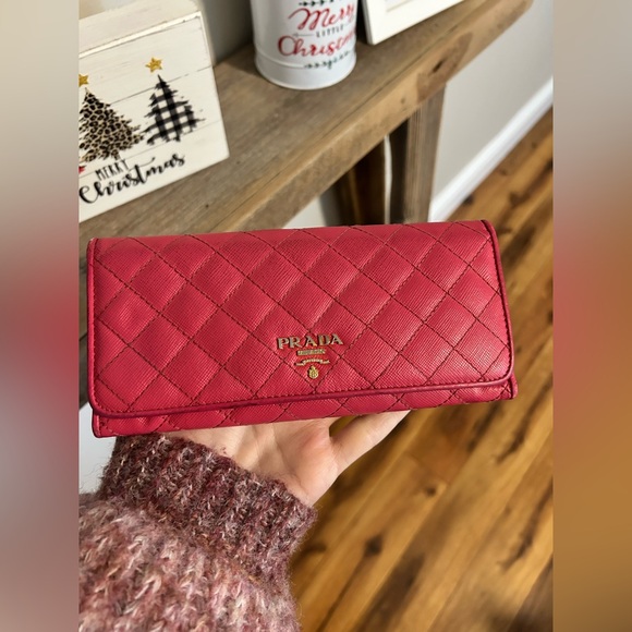 Prada long wallet in peony pink quilted leather. - Picture 9 of 16
